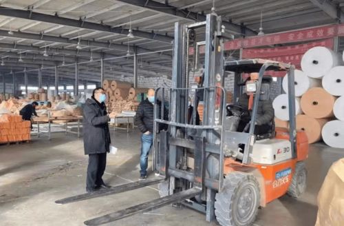 守護(hù)佳節(jié),費縣市場監(jiān)管局組織開展節(jié)前特種設(shè)備安全專項檢查